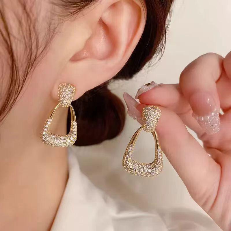 S925 Silver Teardrop Pearl Zircon Stud Earrings: Elegant Women's Fashion