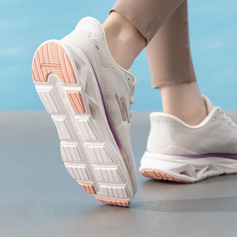 Skechers Women's GO'7/24 Running Shoes