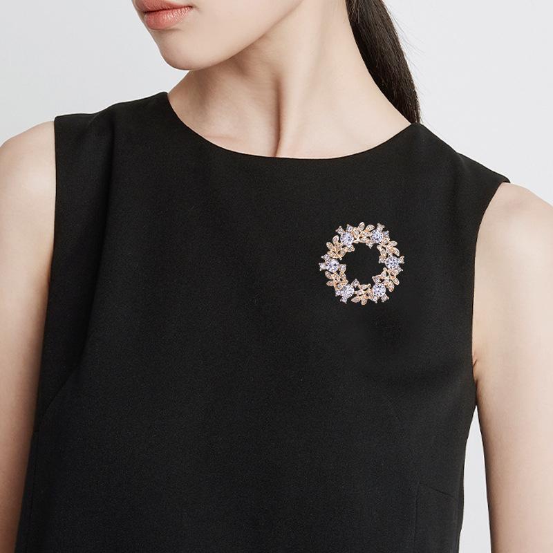 Rhinestone Wreath Brooches for Women Unisex Botanical Flower Pins Banquet Party Backpack Gifts Jewelry Accessories