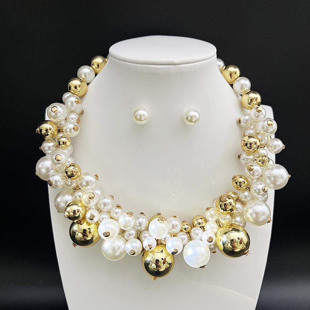 Collana corta in perle finte vintage con temperamento esagerato e catena accessorio squisita per banchetti