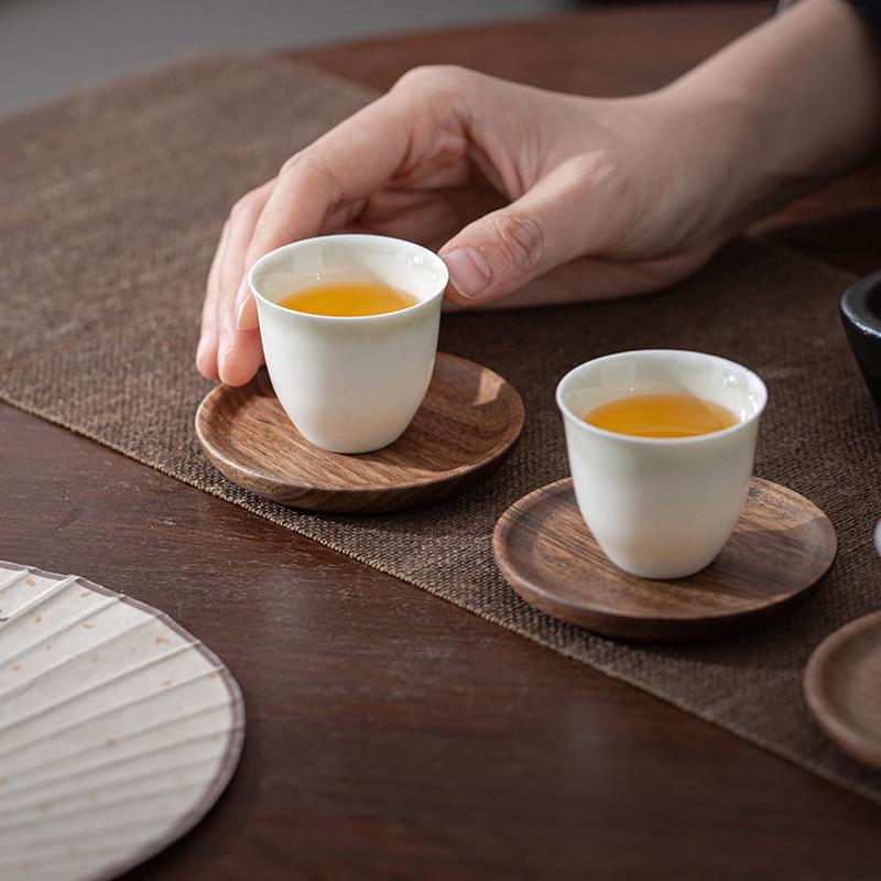 Walnut Wood Cup Mat Coffee Cup Heat Resistant Coaster Set Wooden Cup Pad with Storage Base for Home Kitchen Table Decoration