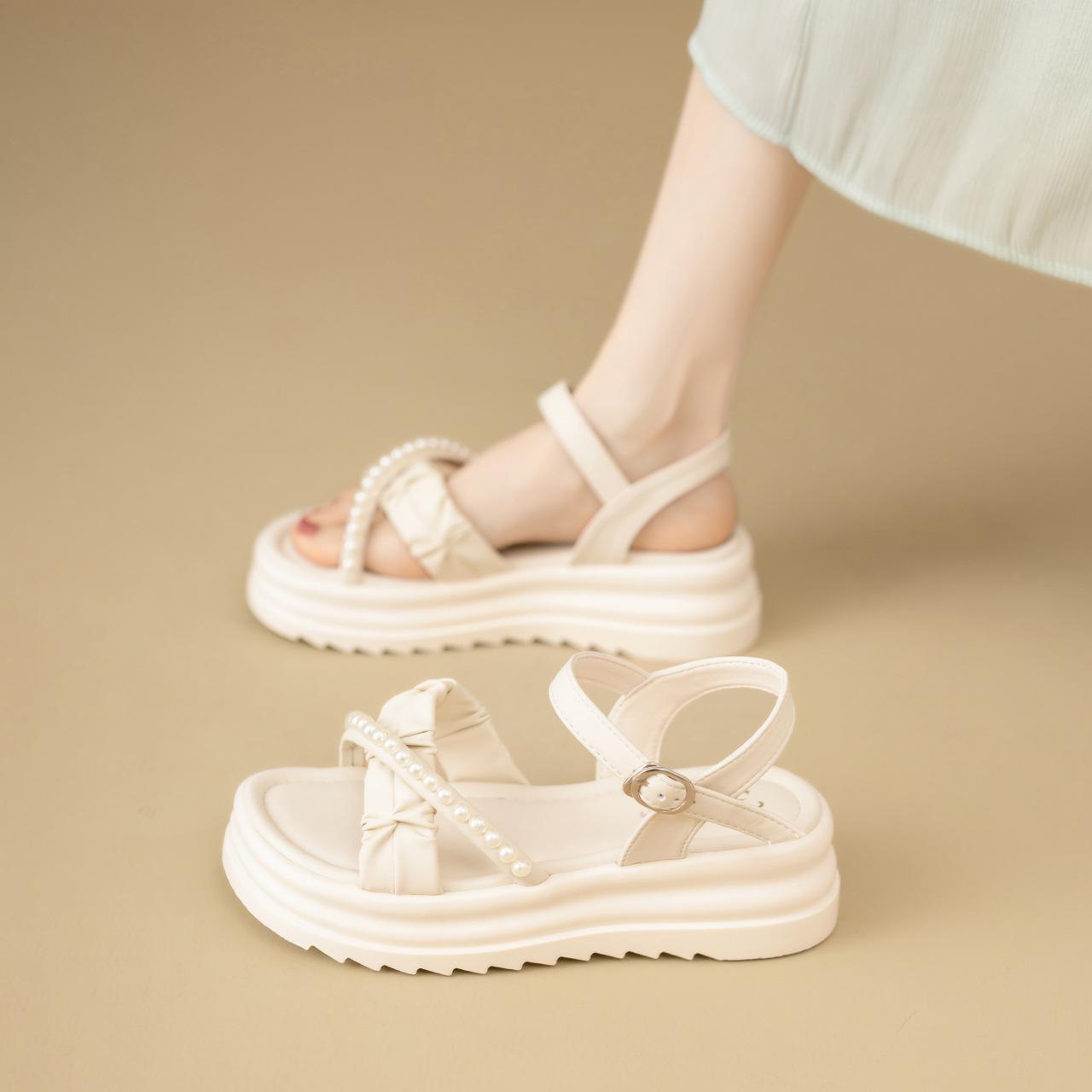 

Жемчужные на толстой подошве крутые женские 2025 новая летняя одежда маффин подошва универсальная студенческая мода ремешок с пряжкой на одно слово римские сандалии 34