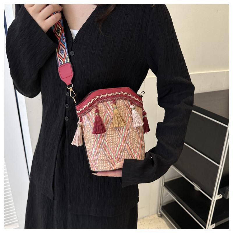 New girl bag women's bag spring fashion contrasting color tassel messenger mobile phone bag shoulder bucket bag