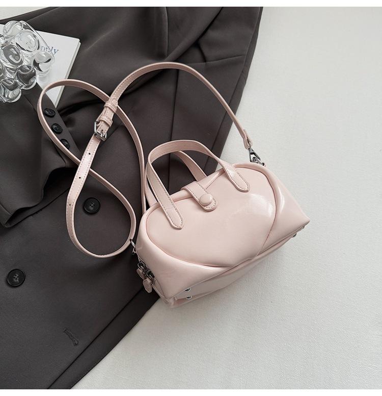 

Трендовая нишевая портативная сумка Boston женская 2025 лето новая высококлассная простая на плечо кроссбоди