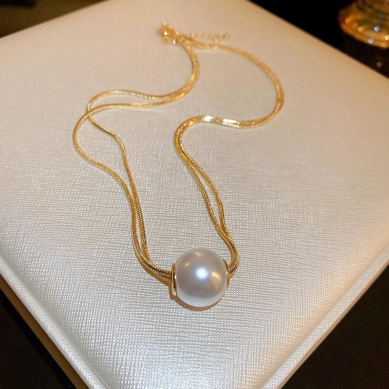 Butterfly Irregular Pearl Necklace Medieval Vintage Temperament Collarbone Chain Versatile High-end Jewelry