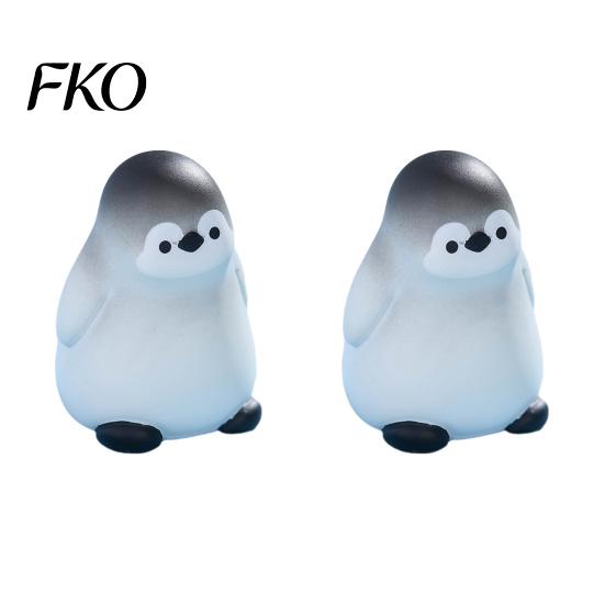 Detailed Miniature Animal Figure 2 Pcs Penguin Figurines, Cute Tiny Resin Figures, Mini Collectible Arctic Animals Cake Topper for Fairy Garden, Micro B