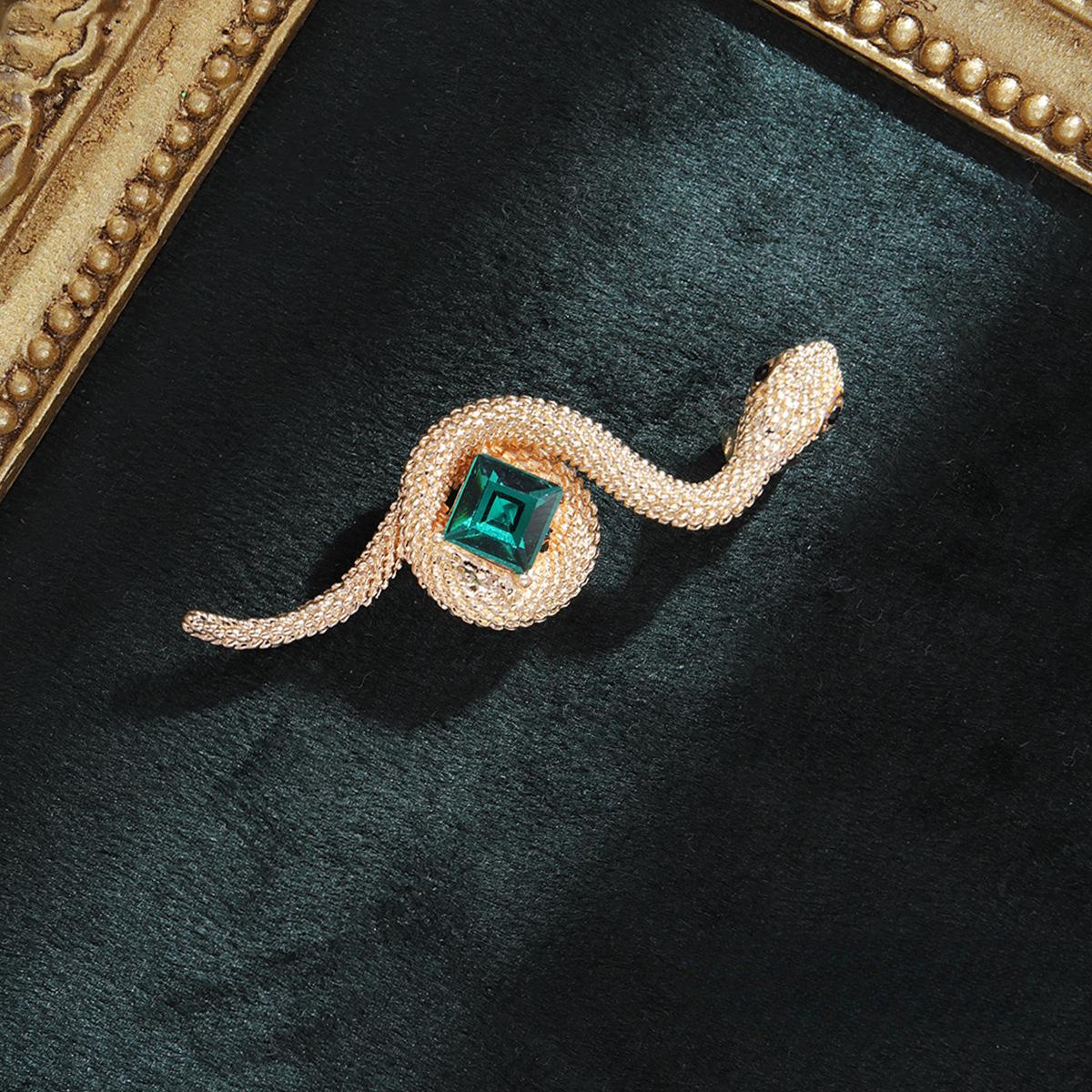 

Уникальный дизайн серебряные броши в виде змеи для женщин и мужчин унисекс полные страз металлические змеи животные роскошные значки ювелирные изделия C12