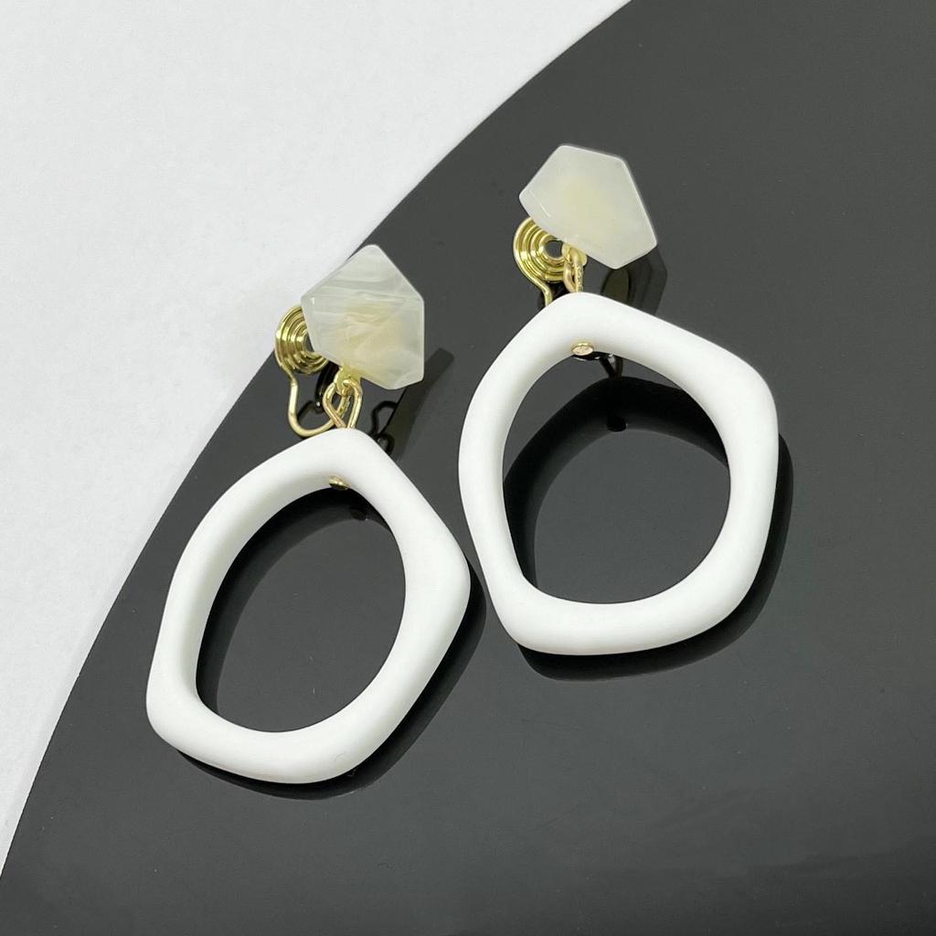 Pearl Mosquito Coil Disc Ear Clips: No-Pierce, Elegant French-Style Earrings for Women