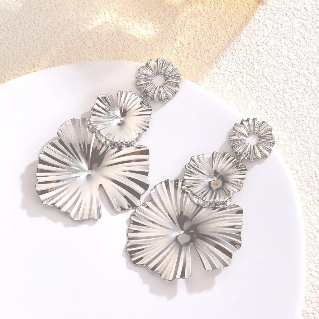 Pinkdudu Exaggerated 18k Gold Plated Trendy Flower Dangle Earrings Long Metal Flower Pendant Earrings Jewelry Accessory For Women PD1728