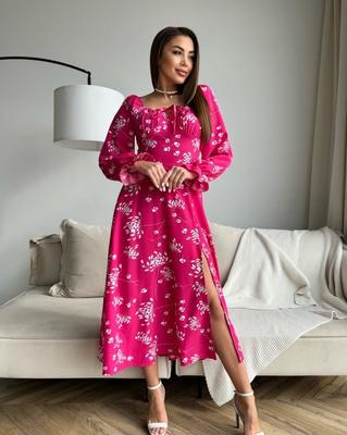 Himbeerfarbenes Blumenkleid mit Schlitz ISSA PLUS