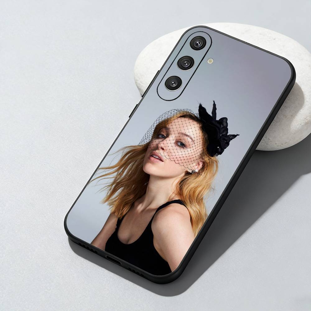 

P-Phoebe D-Dynevor Phone Case For Samsung Galaxy A73,A72,A71,A70,A52,A51 Others Soft Black Cover Samsung a41
