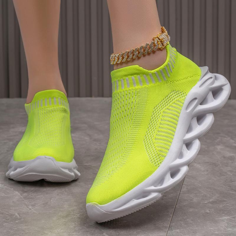 Fashion 2024 new casual sports men's and women's shoes soft sole lightweight couple fashion female sports walking fitness shoes