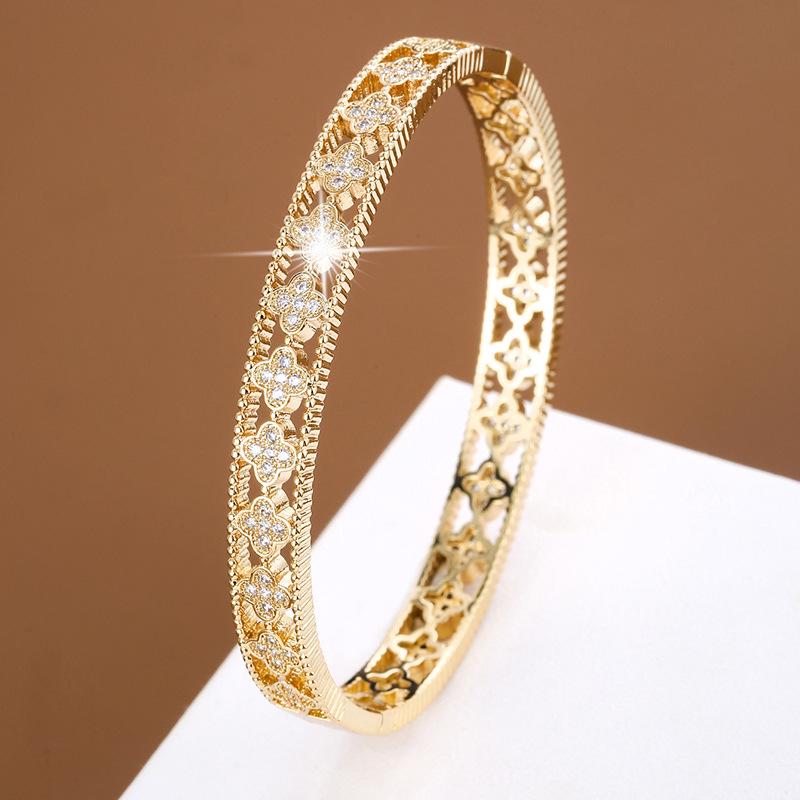 High-End Clover Zirconia Bracelet - Simple, Fresh, and Elegant Women s Accessory