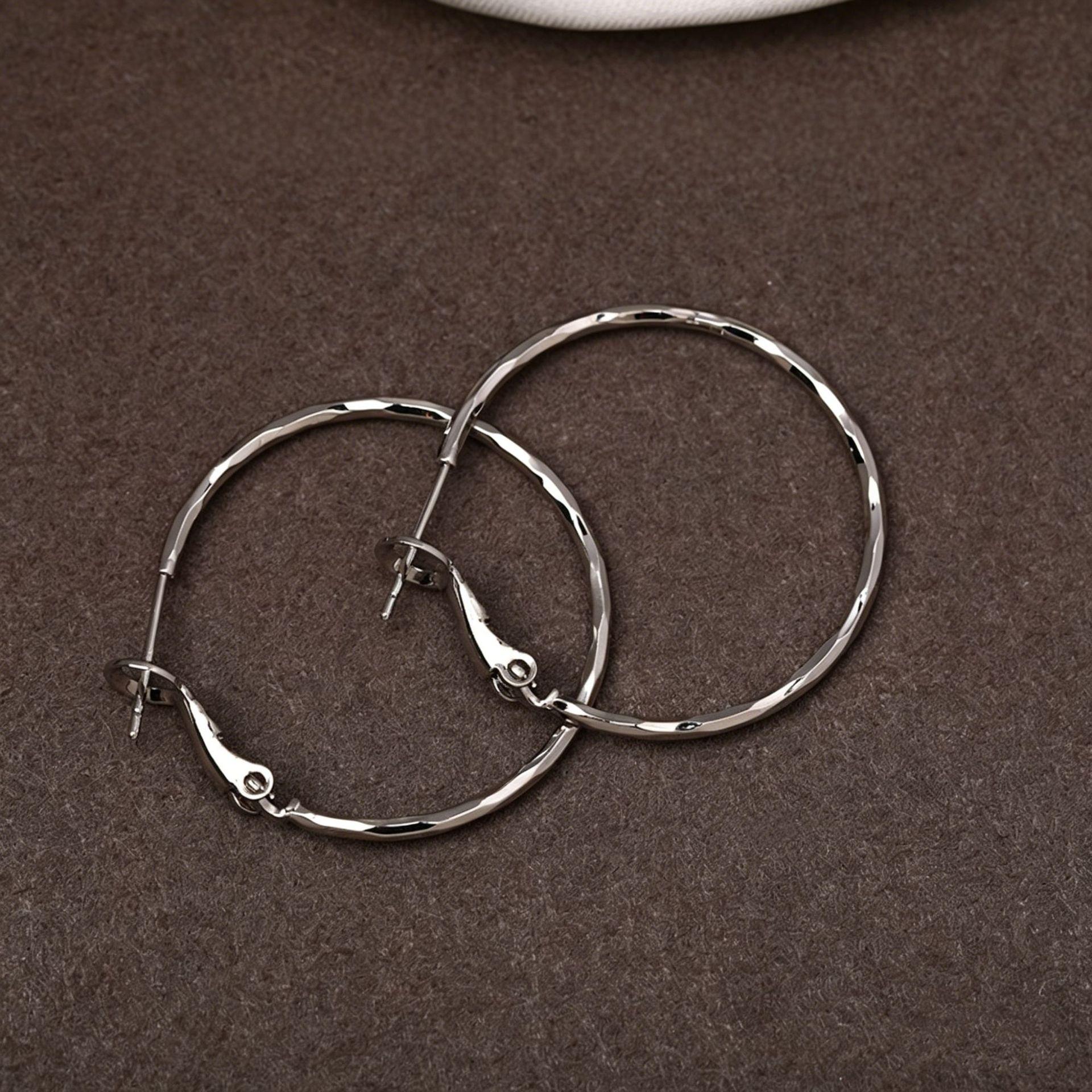 

Korean version of high-end sensory ring earrings women s European and American fashion simple earrings temperament light luxury niche earrings
