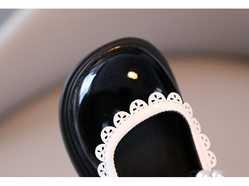 Girls' Black Leather Soft Sole Princess Shoes - Stylish Performance Footwear for Small to Medium Children