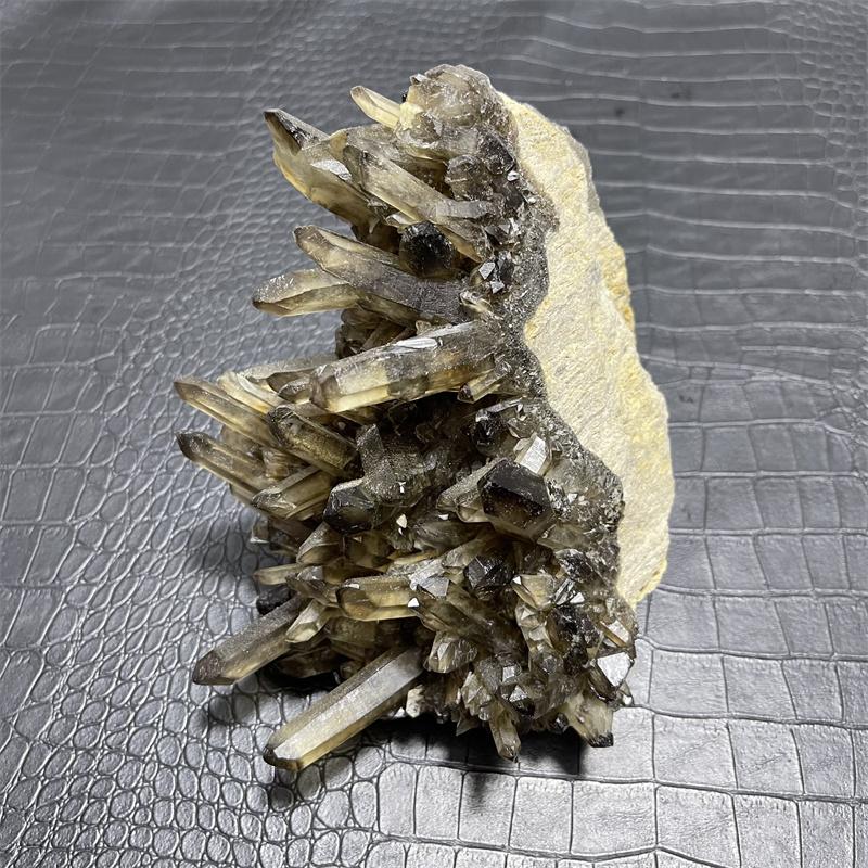 1.9kg Natural Smoky Black Quartz Crystal Cluster Point Mineral Specimen Reiki Healing Home Office Decoration Meditation