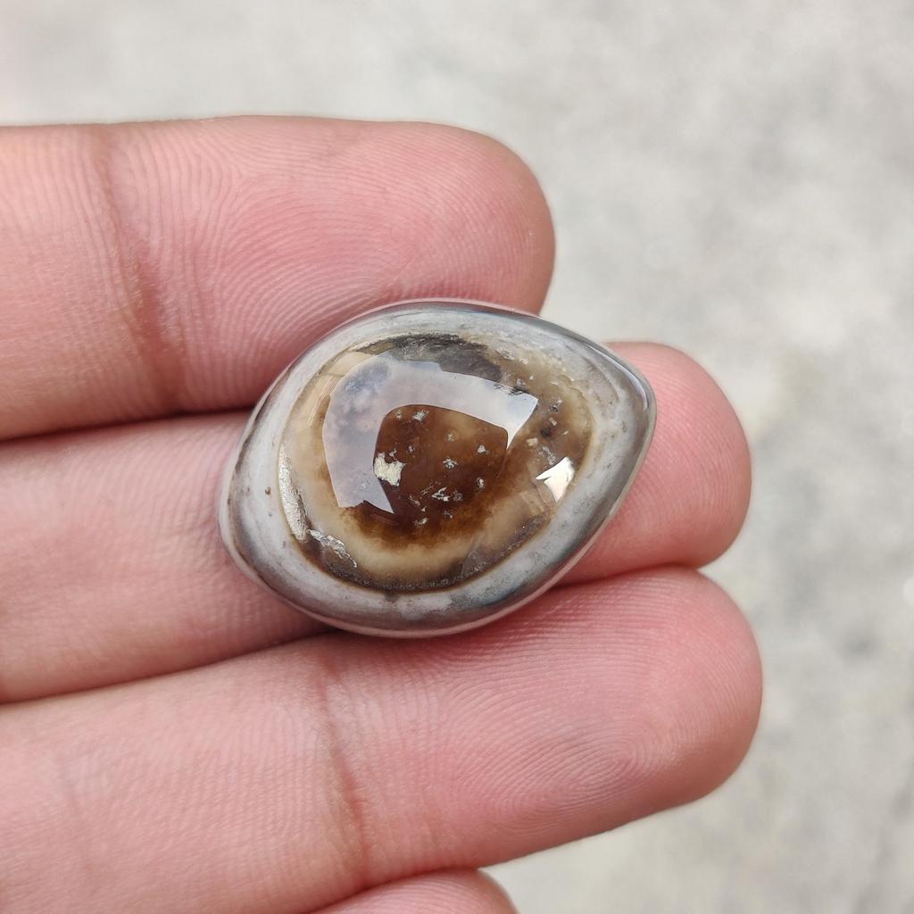 Loose Banded Agate Eye Gemstone, 51 Carat, 26x20x13 MM Size.