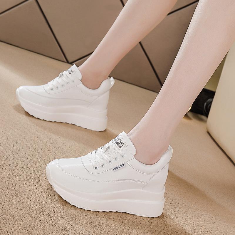 Chaussures Plateformes Printemps Été Femmes Cuir Véritable Chaussures Blanches Pour Dames Augmentant la Hauteur 8cm Baskets Décontractées