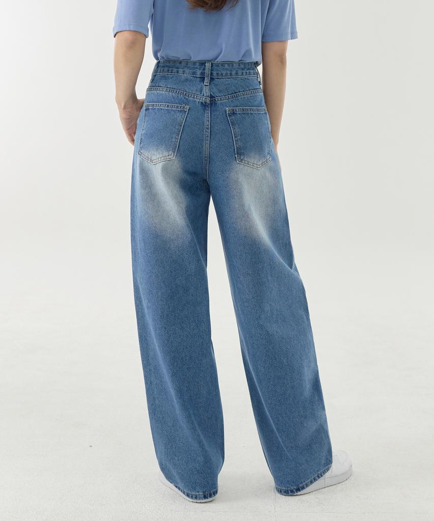 Akeusi Baggy Curved Wide Denim Pants Unisex (Light Wash)