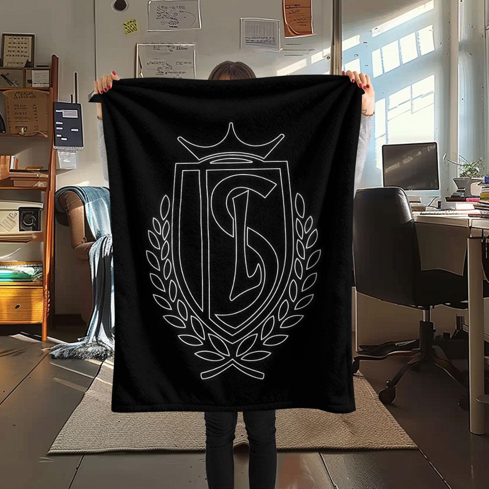 Standard Liège Logo FlAannel Blanket, High Quality Comfortable for All Seasons, Home Decor, Warmth and Comfort