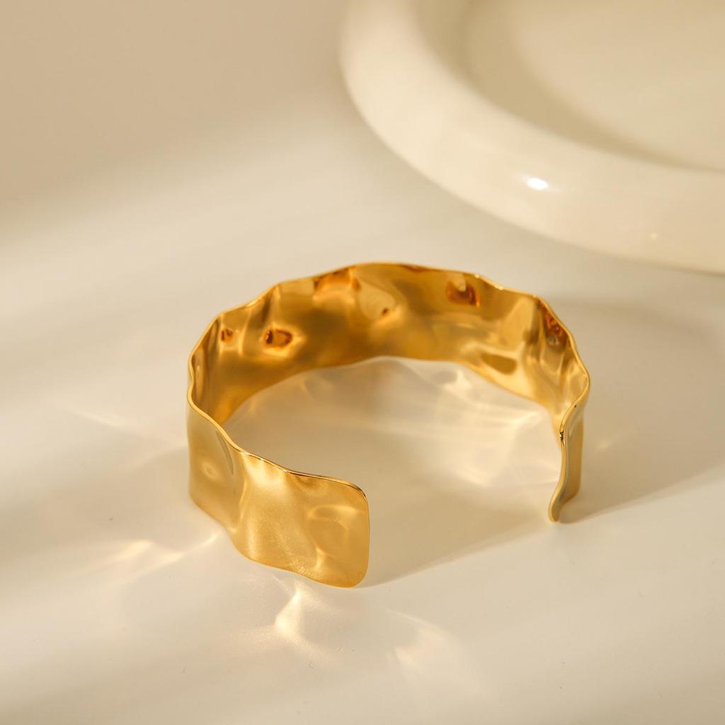 18K Gold Hammered Titanium Steel Bracelet - Elegant, Non-Fading, European-American Style