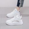 Mode High-Cut Hi Cut Weiße Schuhe mit Absätzen Kleid Weiß Frau Sport Sneakers Brauner Absatz Chassure Sneakeres Zapato Tenisfeminino