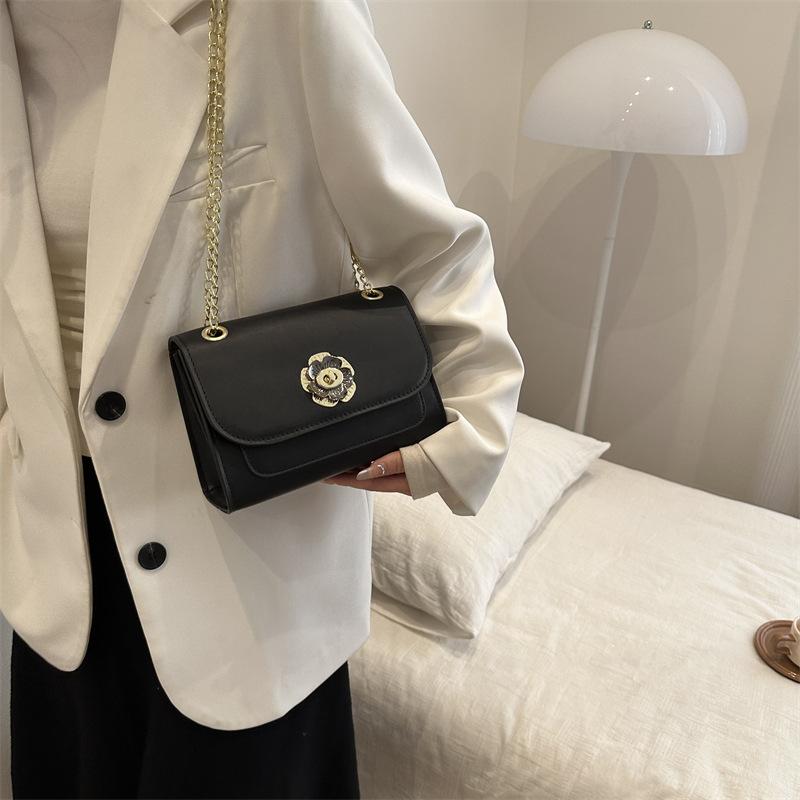 Fashion 2025 New Retro Solid Color Casual Spring Simple Chain Texture Shoulder Crossbody Small Square Bag