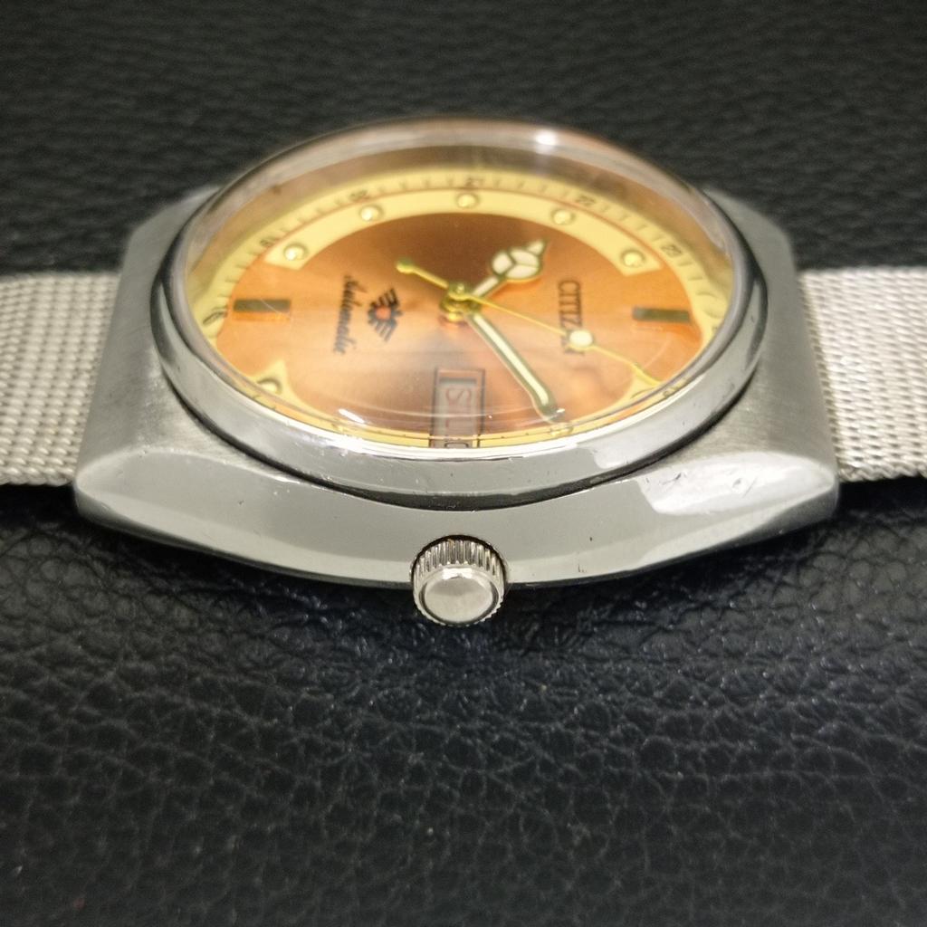 JAPAN VINTAGE CITIZEN AUTOMATIC 8200 MENS GOLDEN COLOR DIAL WATCH a702126-5 R208-a702126