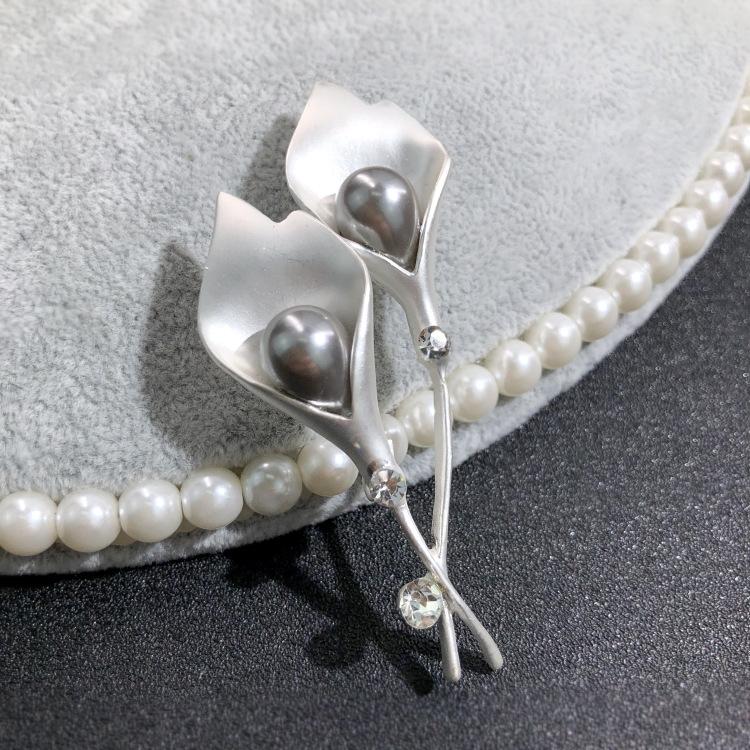 

Изысканная женская брошь высокого класса, элегантная брошь с жемчугом и кристаллами, темпераментная универсальная булавка, аксессуары для пряжки для шелкового платка