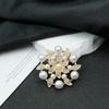 Elegante Doppellagige Blatt-Blumen-Perlenbrosche - Hochwertige Modeanstecknadel für Anzüge und Accessoires