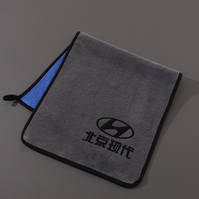 Толстое впитывающее полотенце с логотипом для салона автомобиля