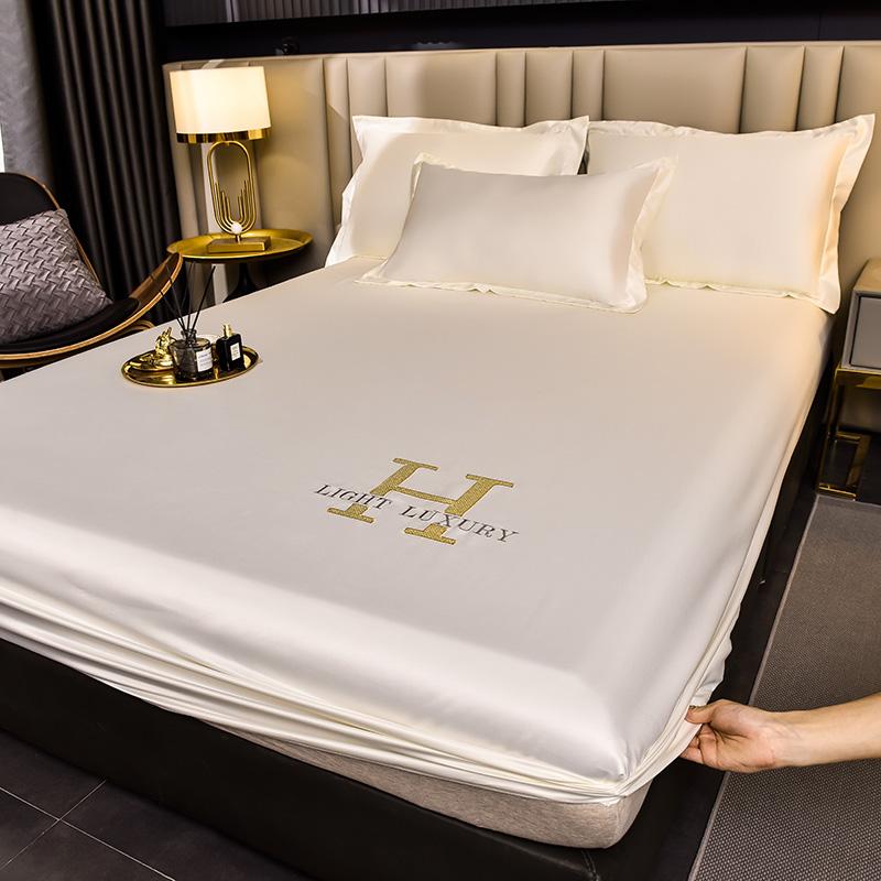 High-end Satin Fitted Sheet with Elastic Band Solid Color Silky Bed Sheet Smooth Non-Slip Mattress Cover Bedspreads Bed Linen