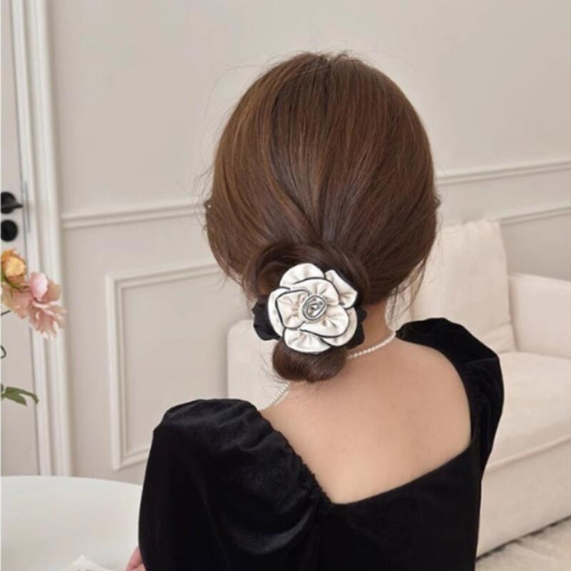 

Women s Flower-Shaped Bump Hair Bun A33619_Ivory