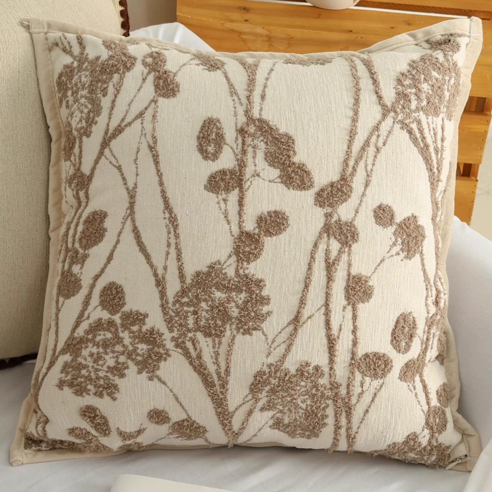 

Cream-style Antibacterial Neck Cushion Cushion for Living Room and Bedroom, Quick-release, Removable and Washable 45X45 Pillowcase only (without pillow core)