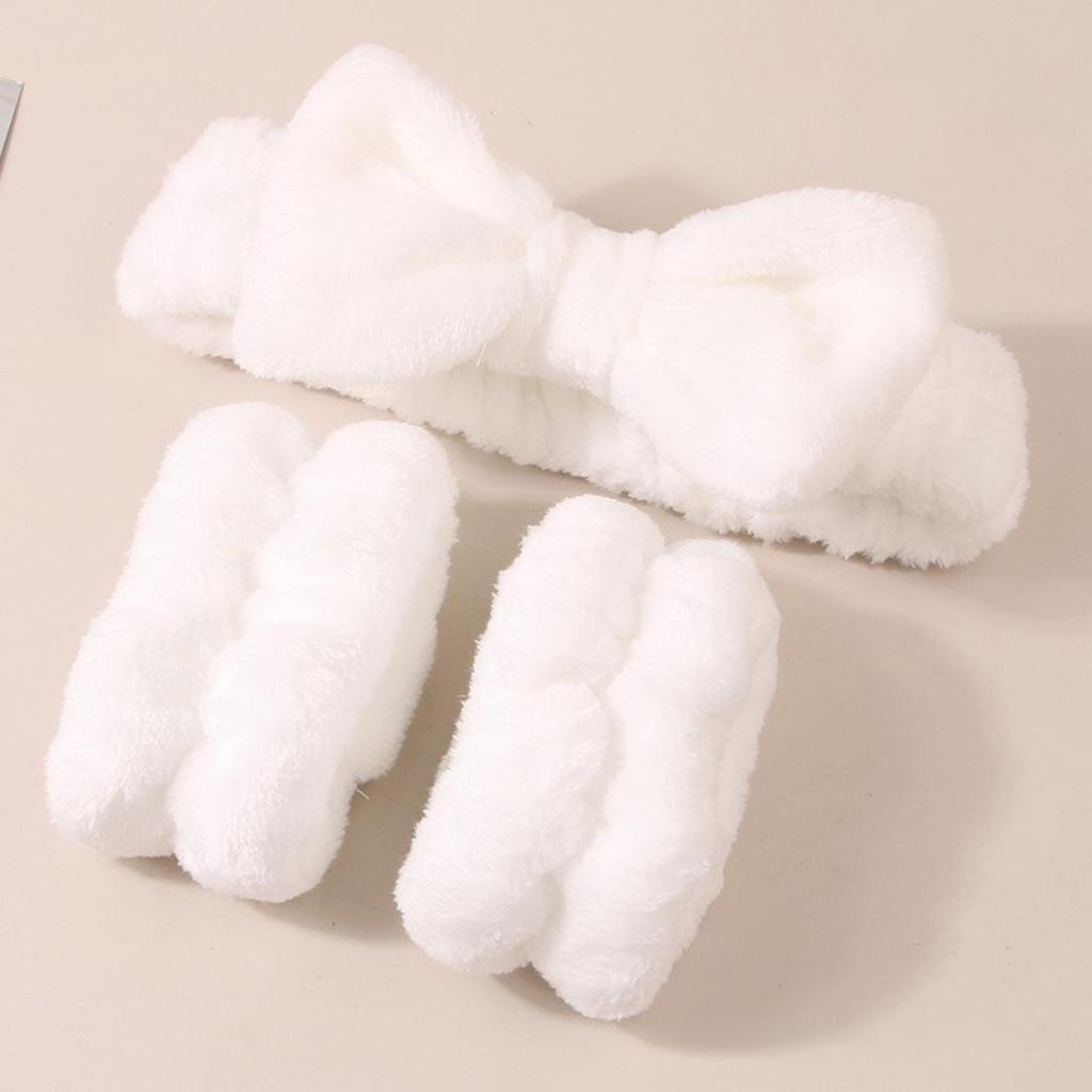 Coral Fleece Face Wash Set: Absorbent Hair Tie, Wristband, and Moisture-Proof Skincare Tool.