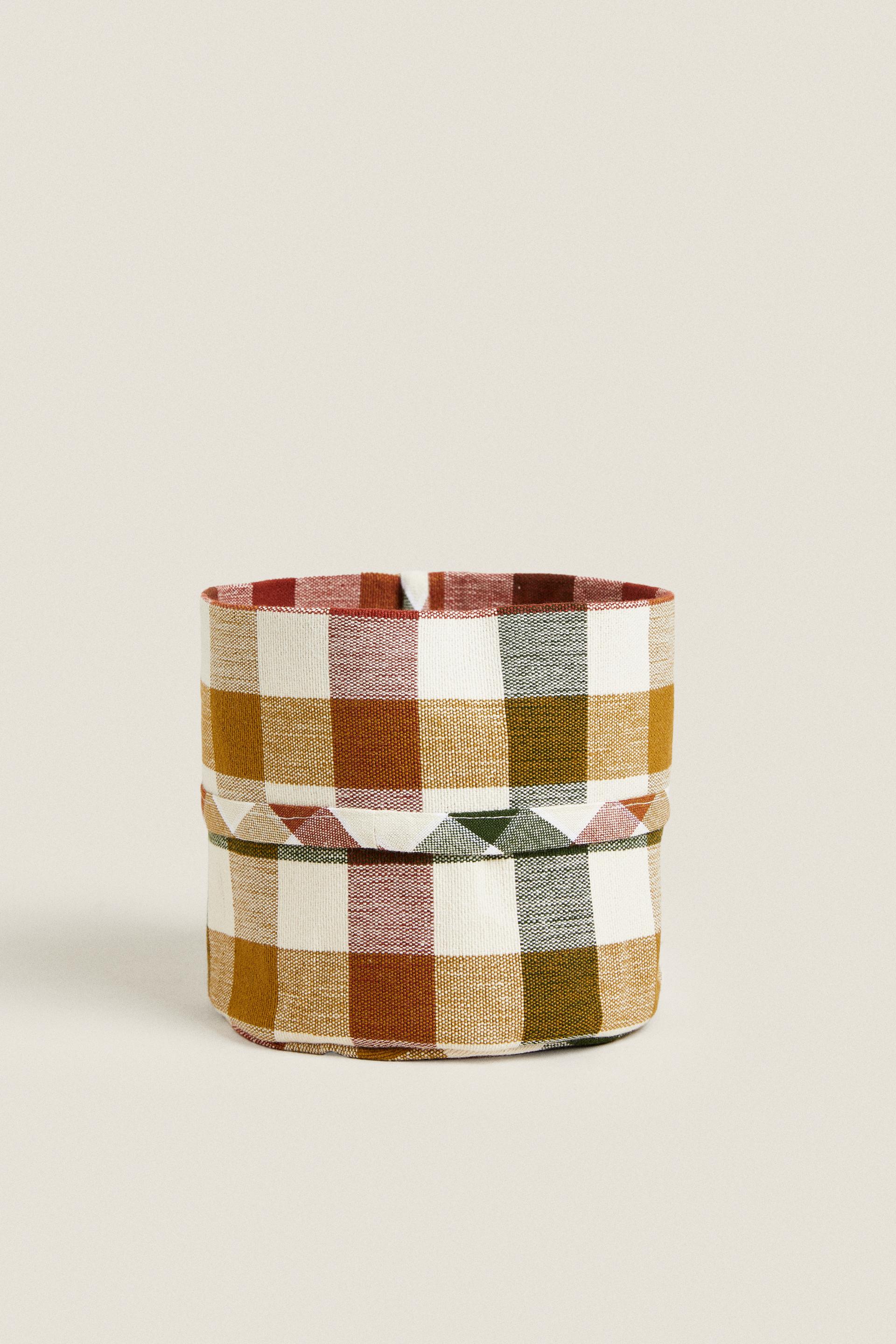 

COLOURED CHECK HAMPER