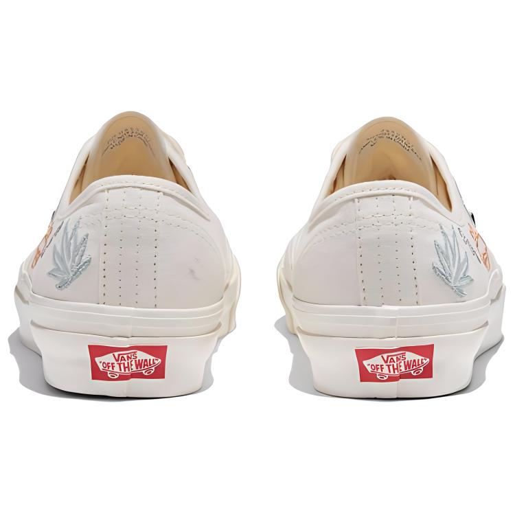 Vans Mte Series Comfortable Durable Low Top Skate Shoes Unisex Skate Shoes Beige VN000CW2FS81