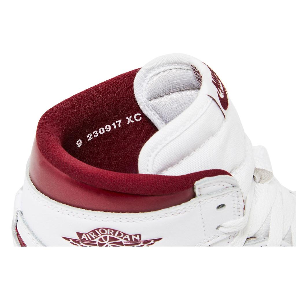 Air Jordan 1 Retro High '85 OG 'Metallic Burgundy' (Unisex) White / Team Red / White Vintage Basketball Shoes BQ4422 161