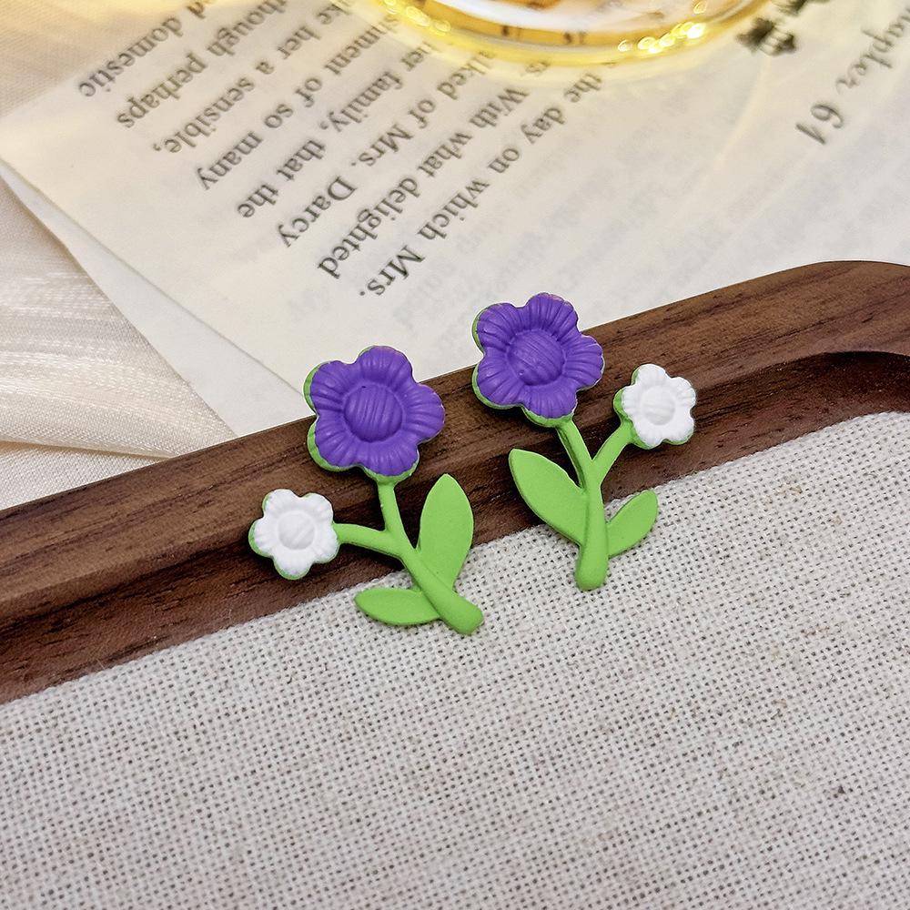 Elegant Zircon Flower and Pearl Stud Earrings - High-End Niche Design