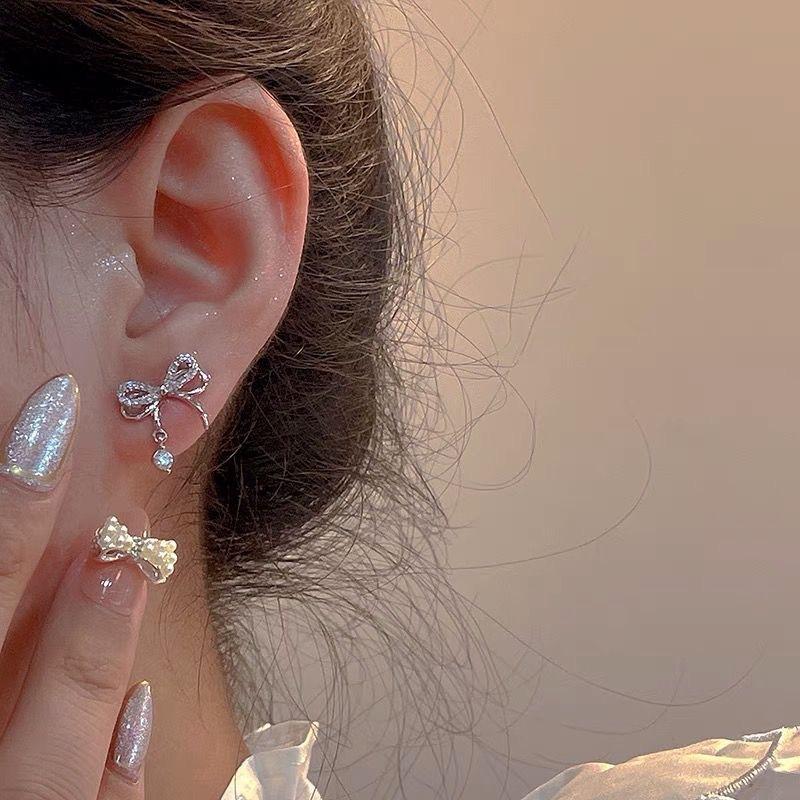 Bow slightly inlaid small earrings, women's fashion niche temperament, advanced sense, explosive ear jewelry temperament, Mori stud earrings