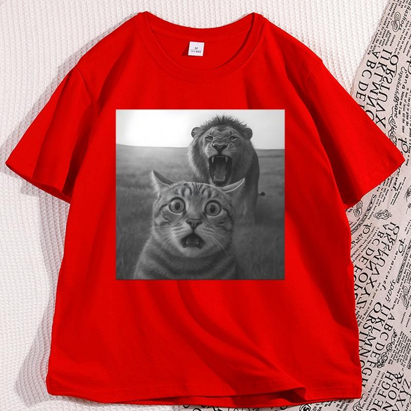 Cat with Lion Selfie T Shirt Funny Cotton Short Sleeve Cat Lovers Tshirt Men Women Oneck Cotton Man Clothing Y2k Tees S