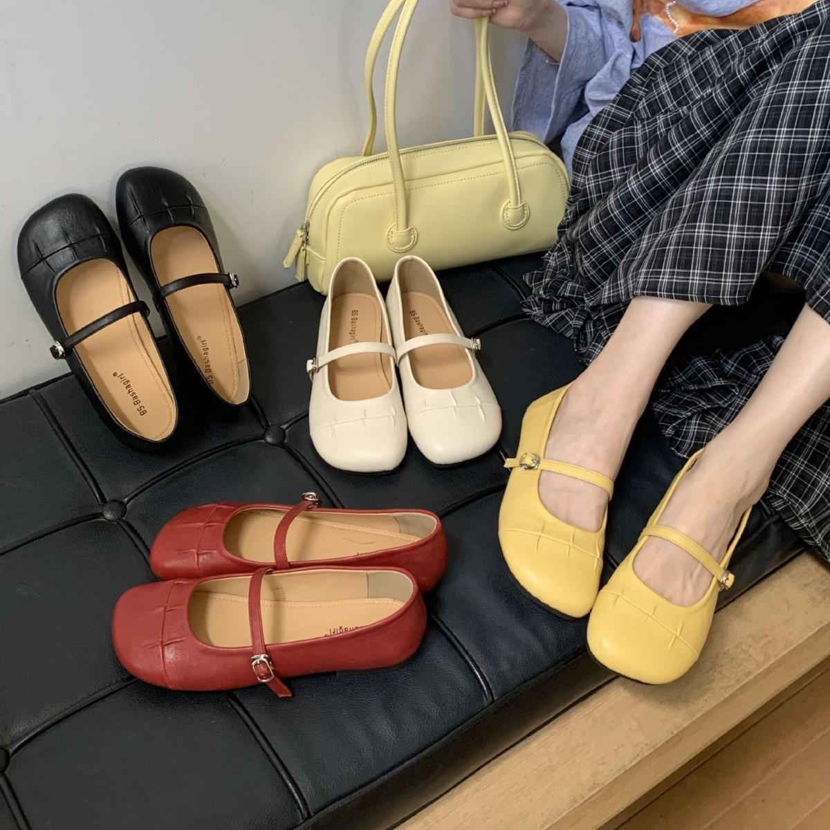 

2025 Весна и Осень Новая Мода Универсальная Женская Обувь Лето Французский Ретро Британский Сяосянфэн Мелкий Вырез Плоская Подошва Ма 39 жёлтый
