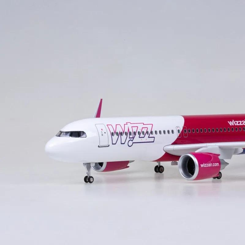 Large Airplane Model WIZZ Airlines Airbus 320 Plane Model 1:80 Scale 47cm Diecast Airplanes with LED Light for Collection or Gif