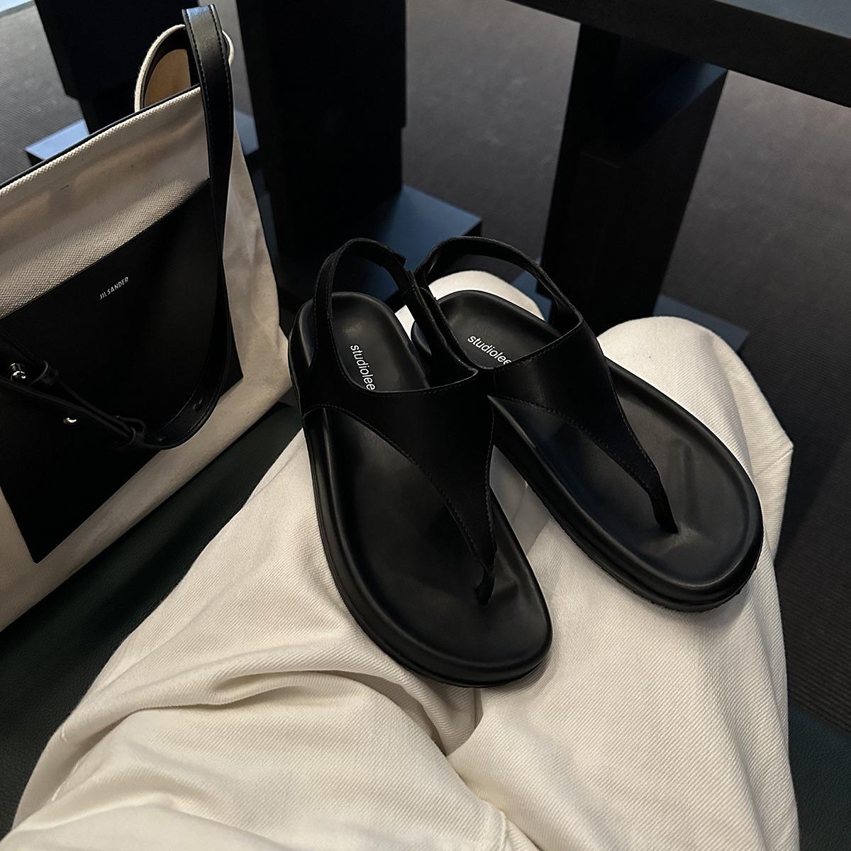 

Минималистичные сандалии в стиле ретро с носком «елочка», на плоской подошве, нишевые, в римском стиле 40 чёрный