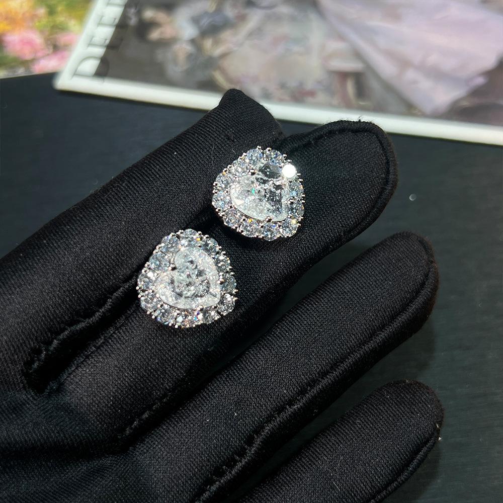 Sweet Cool Wind Clavicle Chain Love Ice Flower Zirconium Fashion Design Sense Premium Dark Fashion Premium Necklace Earrings