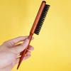 1ks Přírodní kančí štětiny načechraný hřeben na vlasy Dřevěná rukojeť Kartáč na vlasy Antistatický Barber Hair Comb Masáž pokožky hlavy Kadeřnický stylingový nástroj