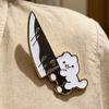 Spilla Smaltata Gatto Bianco con Coltello, Spilla Cartone Animato Carino da Revers per Camicia, Abbigliamento, Zaini, Giacche, Accessorio per Cappello