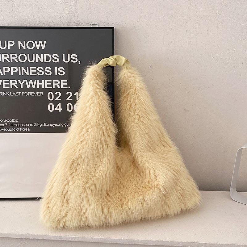 Autumn and Winter New Fashion Macaroon Women's Shoulder Bags Fluffy Long Plush High Capacity Armpit Bags Foreign Style Female Portable Large Tote Bags
