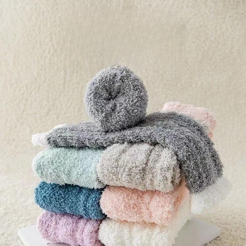 4 Pairs Autumn Winter Coral Velvet Socks Soft Cozy Fluffy Slipper Socks for Women Girls Middle Tube Thickened Socks for Sleep Home Floor
