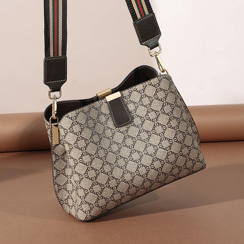 Women's bags New bucket bags Women's commuter fashion broadband messenger bags Versatile large-capacity shoulder bags Luggage